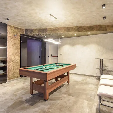 Exclusive Holiday Apartments&rooms