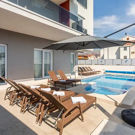 Exclusive Holiday Apartments&rooms 4*