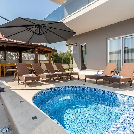 Apartmanhotel Exclusive Holiday Apartments&rooms 4*