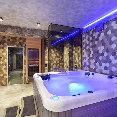 Exclusive Holiday Apartments&rooms 4*
